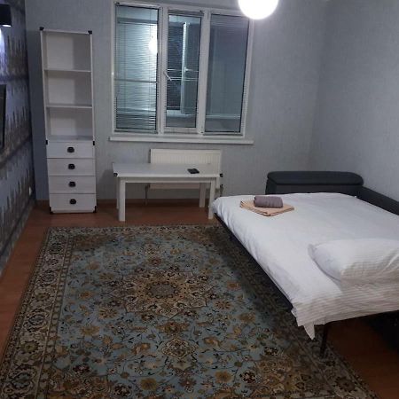 Large 2-Bedroom Apartament In The Center 基希讷乌 外观 照片