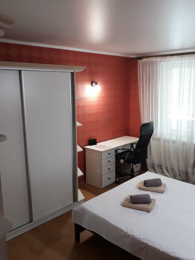 Large 2-Bedroom Apartament In The Center 基希讷乌 外观 照片